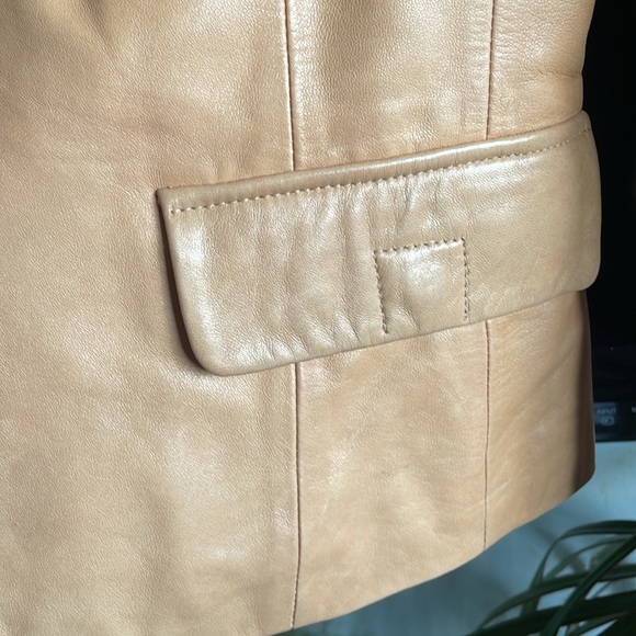 Danier Leather Jacket - Picture 4 of 10